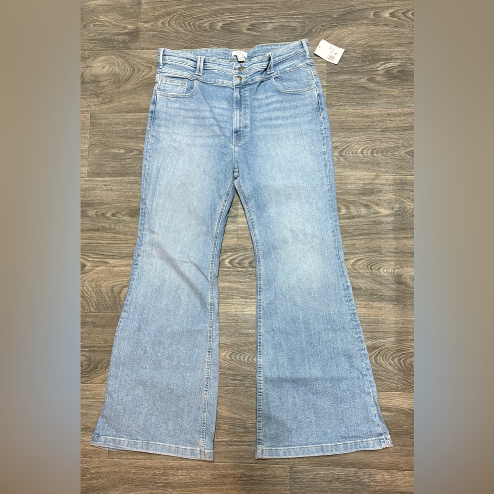 Forever 21 Size 34 Light Wash Flare Jeans